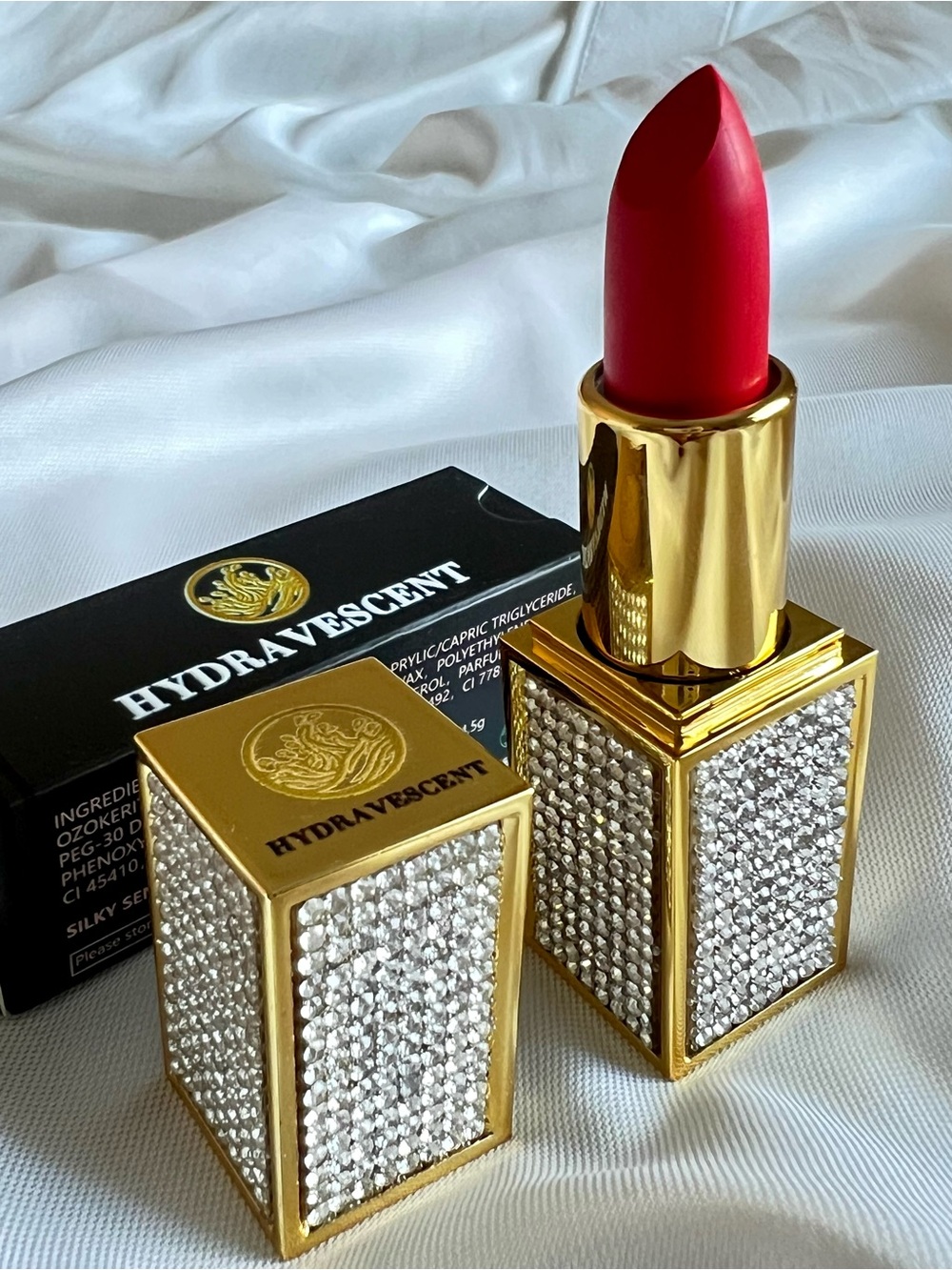 HYDRAVESCENT lipstick- Regal Rouge